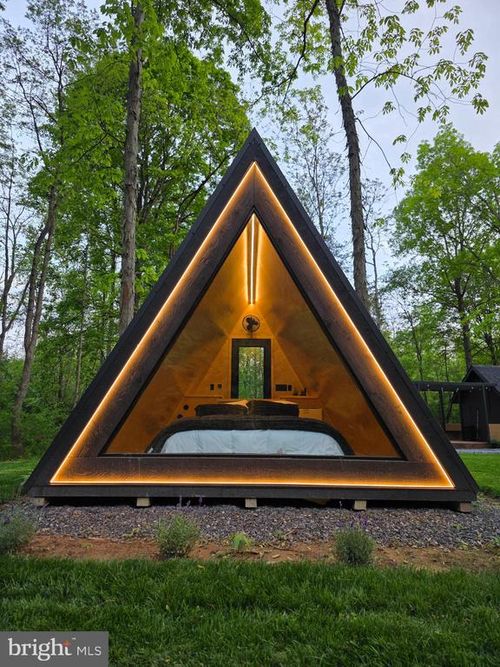 633 Hanging Rock Rd, AUGUSTA, WV, 26704 | Card Image