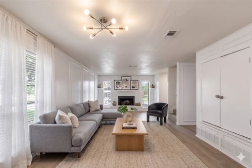 1620 Brown Trl, Hurst, TX, 76054-3704 | Card Image