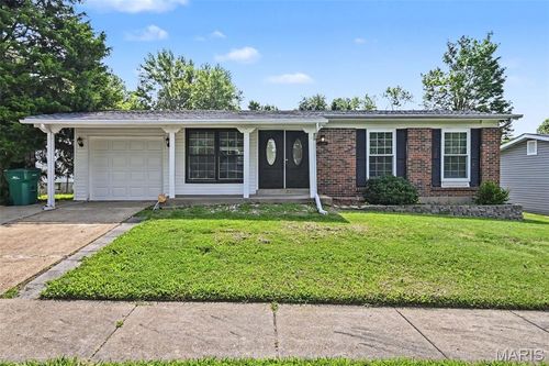 11748 Vizcuya Ct, Florissant, MO, 63033-8035 | Card Image