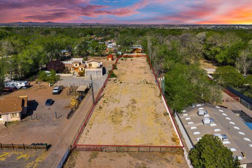 7331 4th St Nw, Los Ranchos, NM, 87107-6625 | Card Image