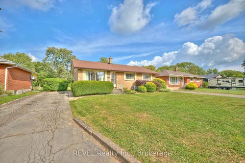 {{alt}} | Card Image