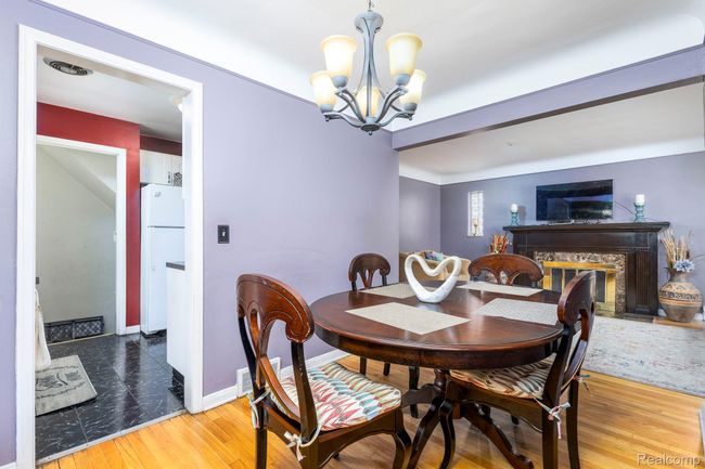 12-web-or-mls-20450 Lochmoor - Interior (5 of 17).jpg | Image 9