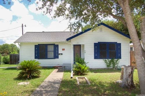 201 S Alta Vista St, Beeville, TX, 78102-5803 | Card Image