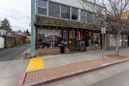 38 S Main Street, Willits, CA, 95490 | Card Image