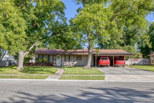 827 E Nopal St, Uvalde, TX, 78801-5413 | Card Image