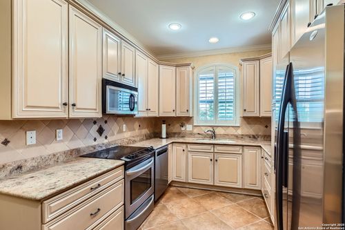 111-100 W El Prado Dr, San Antonio, TX, 78212-2065 | Card Image