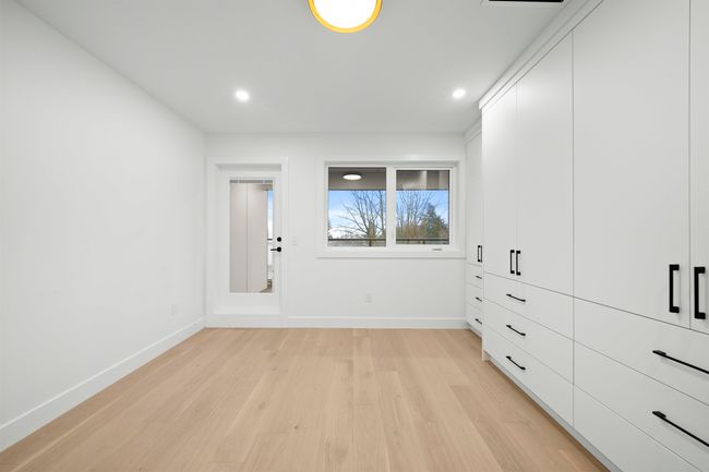 5628 Chaffey Ave, Home with 6 bedrooms, 5 bathrooms and 2 parking in Burnaby BC | Image 20