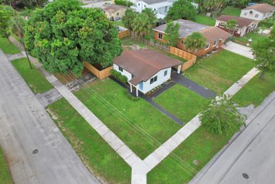 3320 Nw 9th St, House other with 2 bedrooms, 1 bathrooms and null parking in Lauderhill FL | Image 1