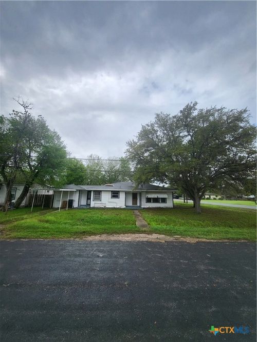 142 W 4th St, Yorktown, TX, 78164-5331 | Card Image