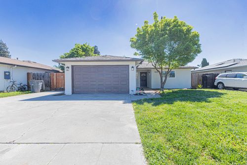 300 Walnut St, Madera, CA, 93637-5441 | Card Image