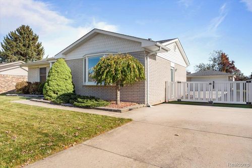 18365 Winwood Ave, Brownstown, MI, 48193-8269 | Card Image