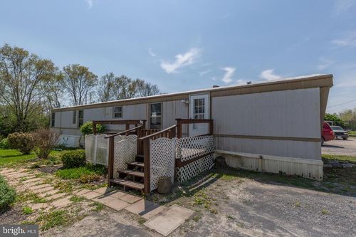 90 Fabric Dr, BUNKER HILL, WV, 25413-4319 | Card Image