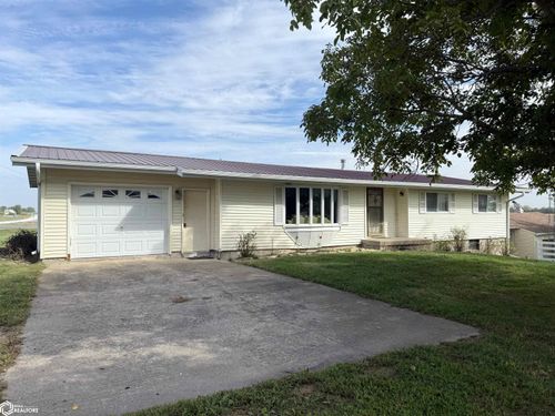 16040 Route W40, Hillsboro, IA, 52630-8015 | Card Image