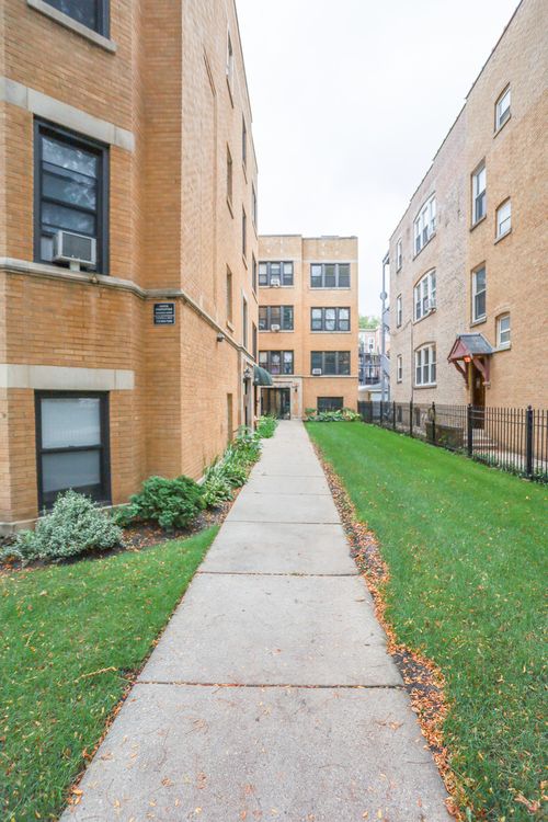 3s-2017 Berwyn Ave, Chicago, IL, 60625-1133 | Card Image