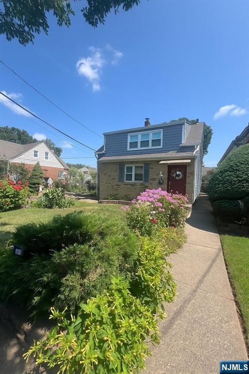 52 La Salle Ave, Clifton, NJ, 07013-2945 | Card Image