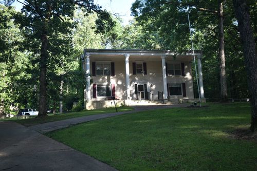 101 Bob St, Selmer, TN, 38375-1901 | Card Image