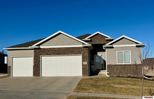 9415 Dutch Mill Ln, Lincoln, NE, 68516-5207 | Card Image