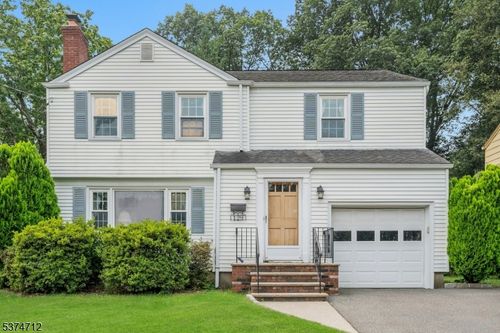129 Young Ave, Cedar Grove, NJ, 07009-1437 | Card Image