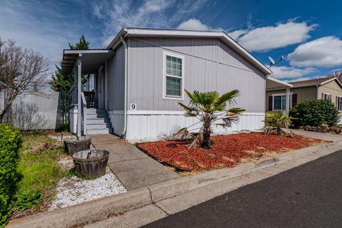 spc-9-2552 Thorn Oak Dr, Medford, OR, 97501-1873 | Card Image