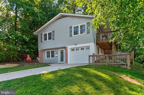 2422 Parkway, CHEVERLY, MD, 20785-3034 | Card Image