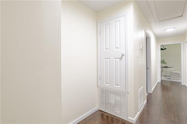 Hallway to bedrooms | Image 40