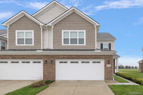 8743 Grove St, Washington Twp, MI, 48094-3616 | Card Image