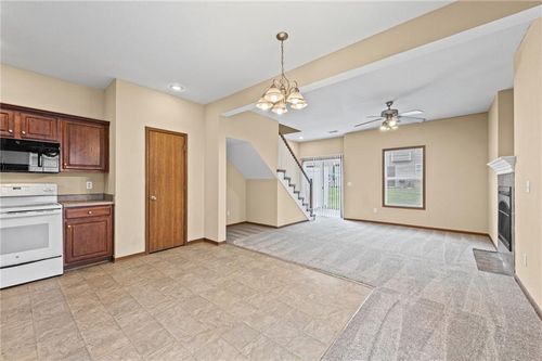 1640 Sw Madison St, Lee's Summit, MO, 64081-3862 | Card Image