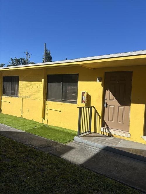 4-34 W 31st St, Hialeah, FL, 33012-5445 | Card Image