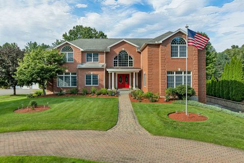 5 Crestwood Ln, Nashua, NH, 03062-4202 | Card Image