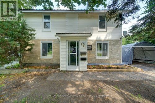 121 7th St, Midland, ON, L4R3Y9 | Card Image