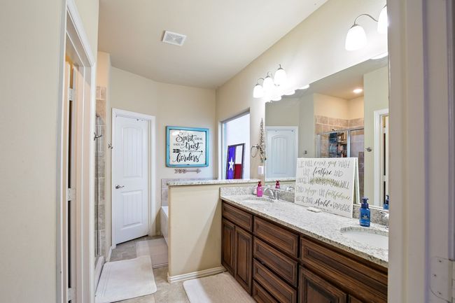 6613 Hall Of Fame Blvd, House other with 3 bedrooms, 2 bathrooms and 3 parking in Midland TX | Image 12
