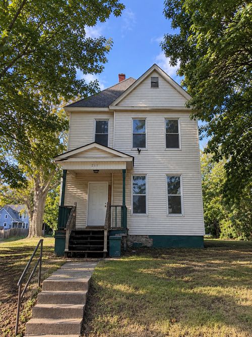 930 W 14th St, Davenport, IA, 52804-3920 | Card Image