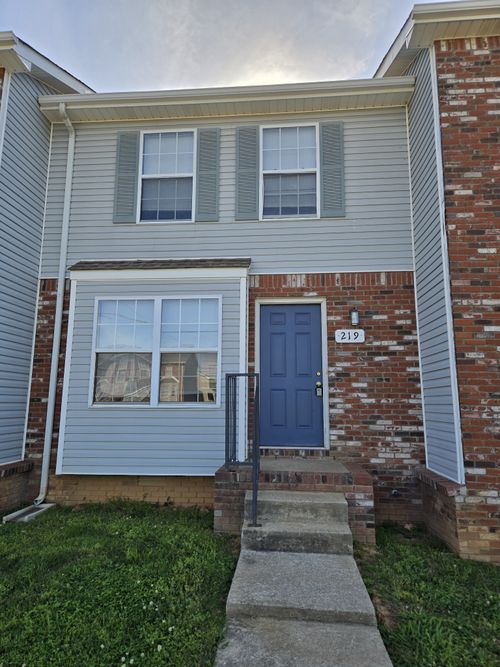 219 Tree Line Dr, Oak Grove, KY, 42262-7200 | Card Image