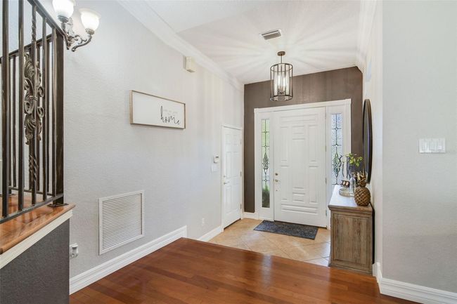 Foyer. | Image 17