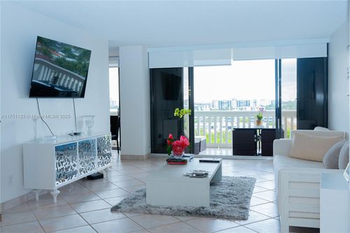apt-703-2000 Island Blvd, Aventura, FL, 33160-4959 | Card Image