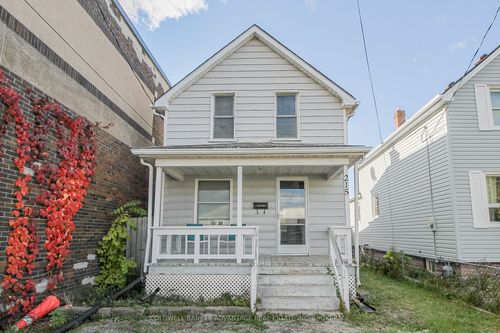 215 Burgar St, Welland, ON, L3B2T3 | Card Image