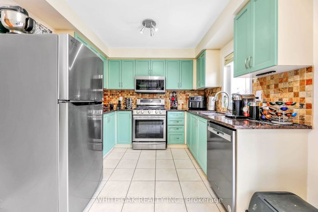 43 Sassafras Cir, House attached with 4 bedrooms, 4 bathrooms and 2 parking in Thornhill ON | Image 12