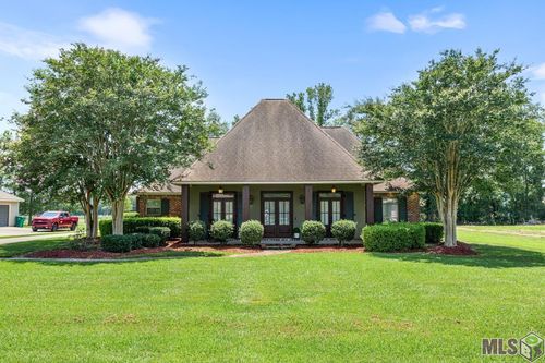 8768 Wyeth Dr, Denham Springs, LA, 70706-8575 | Card Image