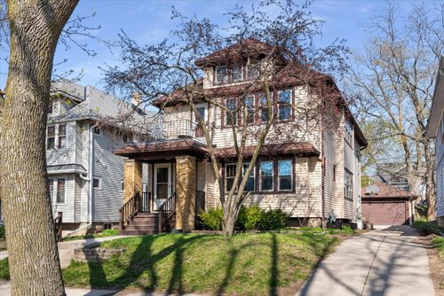 1830 N 56th St, Milwaukee, WI, 53208-1604 | Card Image