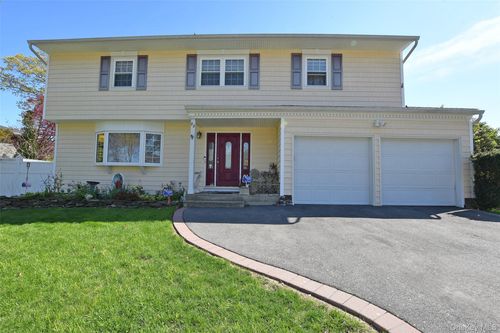 22 Clymer Street, Brookhaven, NY, 11776 | Card Image