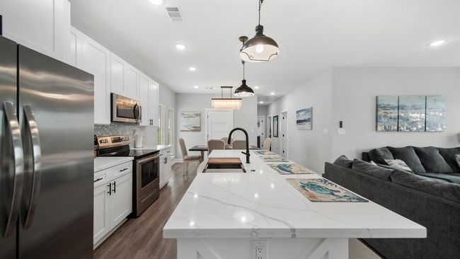 991 Seadrift Dr, House other with 4 bedrooms, 3 bathrooms and 4 parking in Port Bolivar TX | Image 7