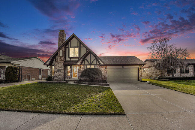 Jolgren Dr, Clinton Township, MI 48038