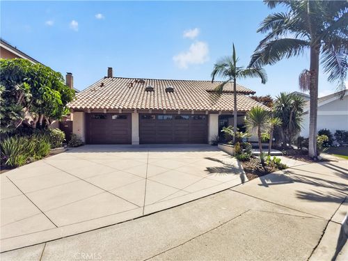 9772 Kite Dr, Huntington Beach, CA, 92646-6536 | Card Image