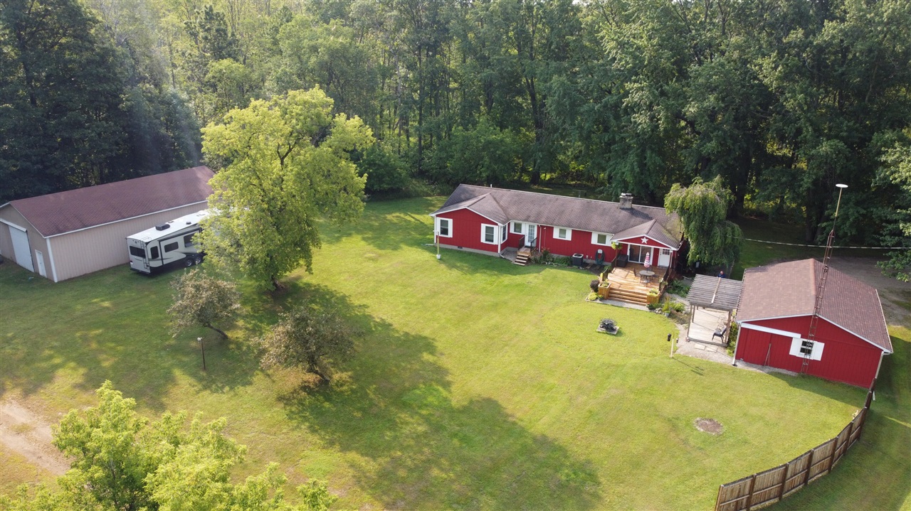 Fleck Rd, Six Lakes, MI 48886