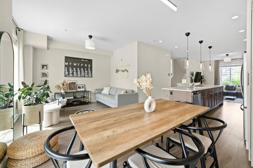 61-20498 82 Ave, Langley, BC, V2Y0V1 | Card Image