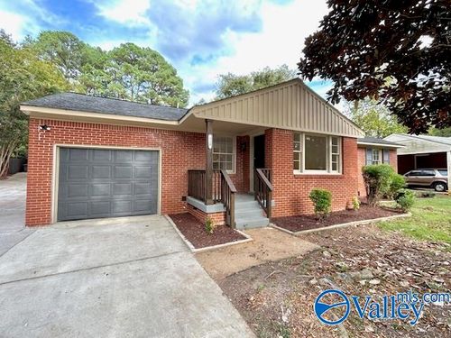 318 Graycroft Dr Sw, Huntsville, AL, 35802-1747 | Card Image