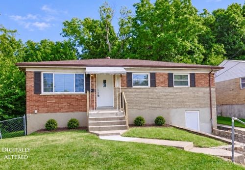 3065 Aquadale Ln, Cincinnati, OH, 45211-8004 | Card Image