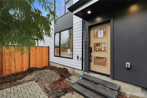 b-6547 11th Ave Nw, Seattle, WA, 98117-5212 | Card Image