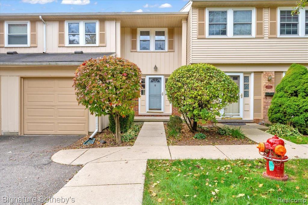 Brentwood Dr, Troy, MI 48098