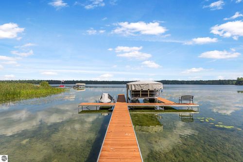 4923 Lakeview Dr, Interlochen, MI, 49643-9595 | Card Image